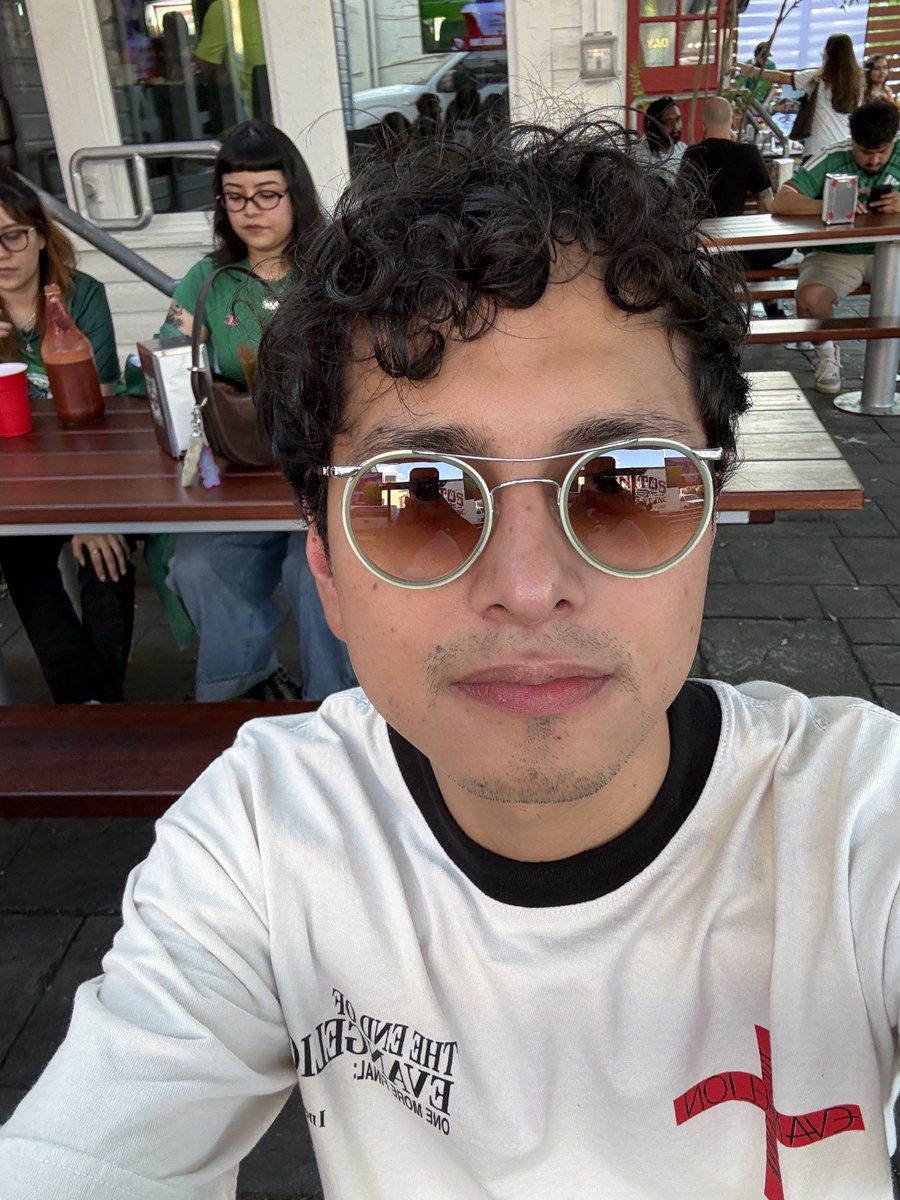 tuppentupfriend's tweet photo. let’s win this freaking thing #mexican #immexican #kissmeimmexican #mexico https://t.co/hqmWA6FFQQ