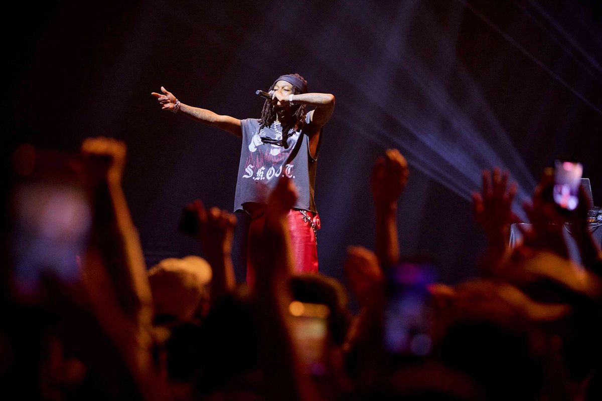 eventimlivekr's tweet photo. [J.I.D (제이아이디) 내한공연]
GOD DOES LIKE WORLD TOURS 🌍🪽

무대 위를 가득 채운 플로우와 에너지
J.I.D의 강렬한 라이브 순간들.

J.I.D 월드투어 서울
현장 스케치 사진 공개📸

2026년 6월 1일 YES24 라이브홀🔥

#JID #제이아이디 #내한공연 #콘서트
#GODDOESLIKEWORLDTOURS https://t.co/JvcMzoVxPr