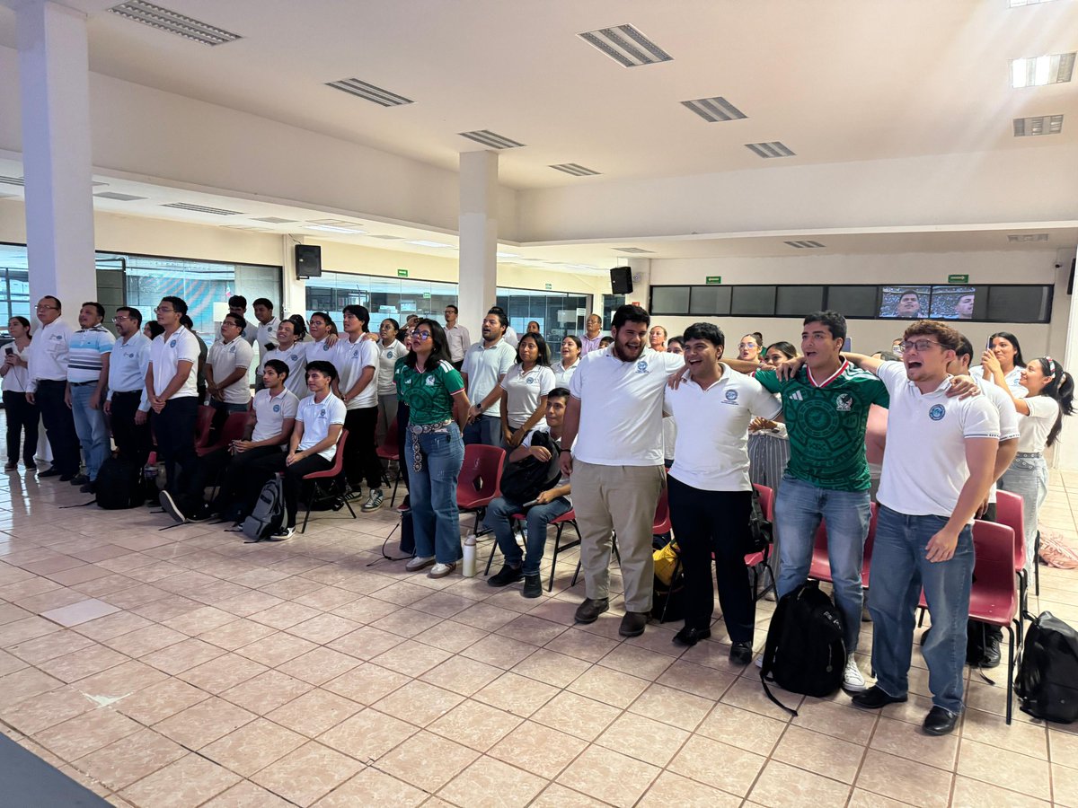 UTTAB's tweet photo. ¡En la #UTTAB nos ponemos la verde! 🇲🇽⚽️ Así se vive la pasión mundialista desde nuestra universidad, con toda la energía de la comunidad estudiantil apoyando a la Selección Mexicana ante Corea del Sur. https://t.co/QMQ8pbrWLz