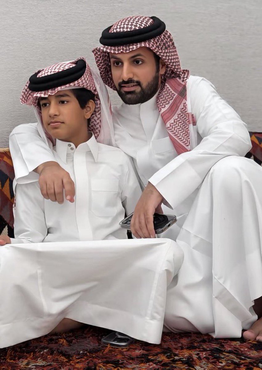 riricoo4's tweet photo. ياهل الكبود الحاقدة والمحيفه
توقعو من غضيكم لا تموتون
وان مات احد مقهور قلنا بكيفه 
مغير لحم في ذرا القاع مدفون
    😮‍💨🖤🖤✋🏻 

 #احمد_قزيع_السهلي ||#فراج_قزيع_السهلي https://t.co/ywcdPtsbiN
