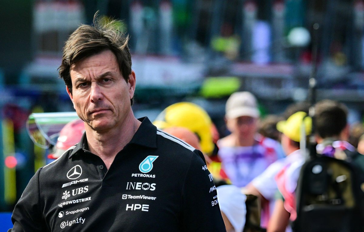 f1speed_indo's tweet photo. 🚨 Mercedes batalkan proses Right of Review penalti George Russell di GP Monako.

Meskipun FIA sudah menerima permintaan peninjauan ulang penalti Russell di Monako dan sudah jadwalkan pertemuan pada hari Sabtu besok, Mercedes putuskan batalkan proses tersebut.

Diyakini jika Toto Wolff melihat peluangnya sangat kecil bagi Mercedes untuk bisa merevisi penalti Russell yang sudah diambil, namun salah prosedur dan berujung ke penalti drive-through.