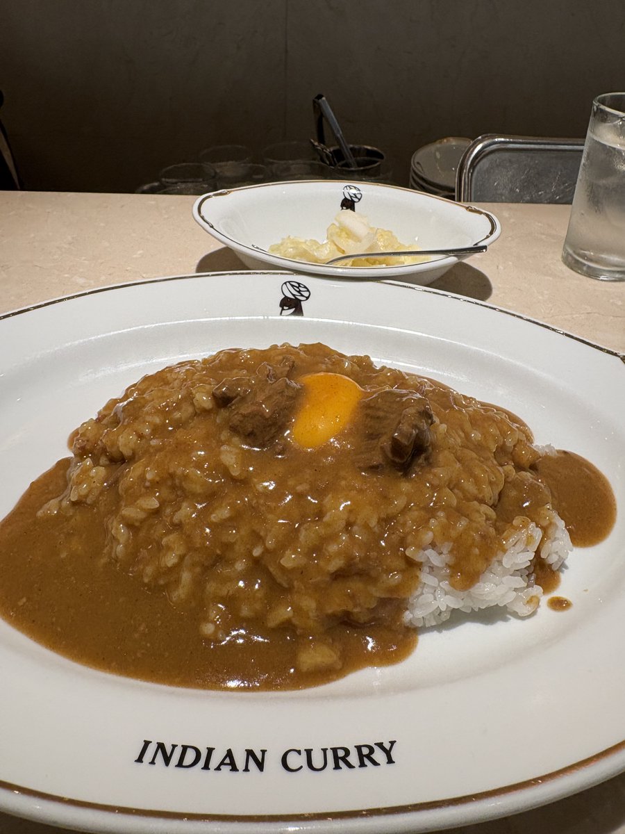 keiobus_info's tweet photo. 大阪に行ったら、みなさん何を食べますか？
個人的に大阪でオススメしたい食べ物は、カレー🍛
というわけで、 #インデアンカレー 阪急三番街店さんに行ってきました🍛
甘口なのに後味は辛く、暑い日に元気の出る味！癖になります🔥（ｸﾗ）
#池袋・新宿・渋谷～大阪・USJ線 https://t.co/y7sMG8rNsr
