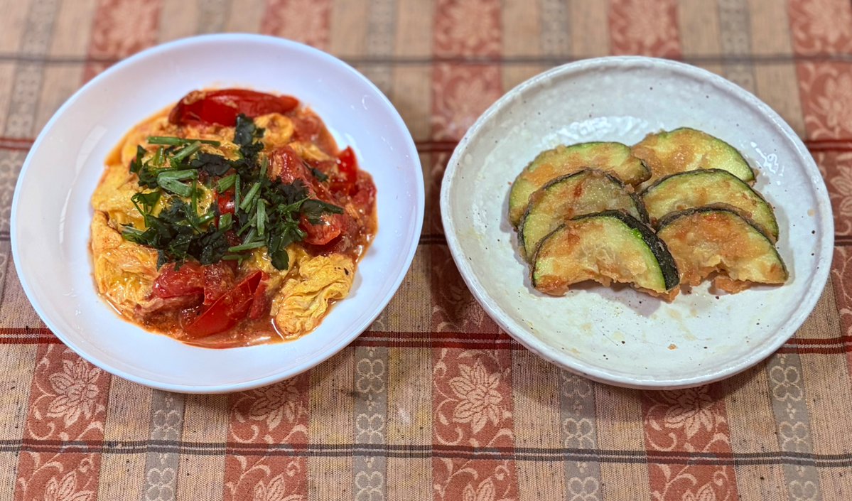 satokeisa's tweet photo. あさめしは番茄炒蛋と애호박전。充実。 https://t.co/KU9JZulzf4
