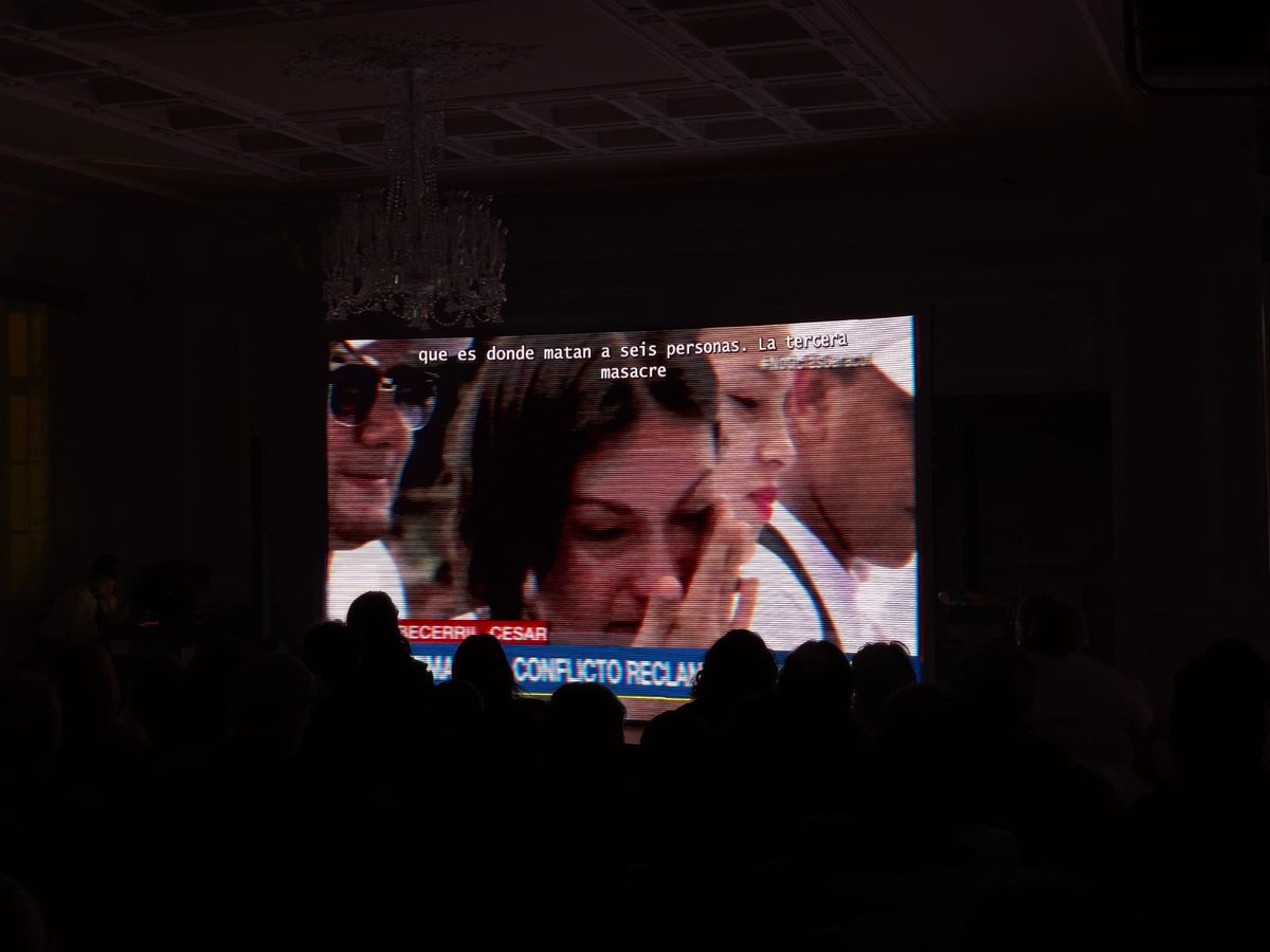 URestitucion's tweet photo. 📽️Finalmente se emite desde el Palacio de Nariño la serie documental 'Raíces de Esperanza'. 

Altos funcionarios del Estado conocen de primera mano las historias de víctimas del conflicto como Ayineth Pérez (Urabá), Lilibeth Torres (Montes de María), Elizabeth Mejía (El Topacio, Cesar), Marina Camacho (Santander) y Edilsa Barreto (Becerril, Cesar), mujeres que tras sufrir numerosos flagelos por el conflicto armado, hoy en día, gracias al proceso de restitución de tierras, lideran la transformación social de sus comunidades en territorios históricamente excluidos. 

¡Con dignidad, el Gobierno de @petrogustavo restituye su dignidad y memoria!