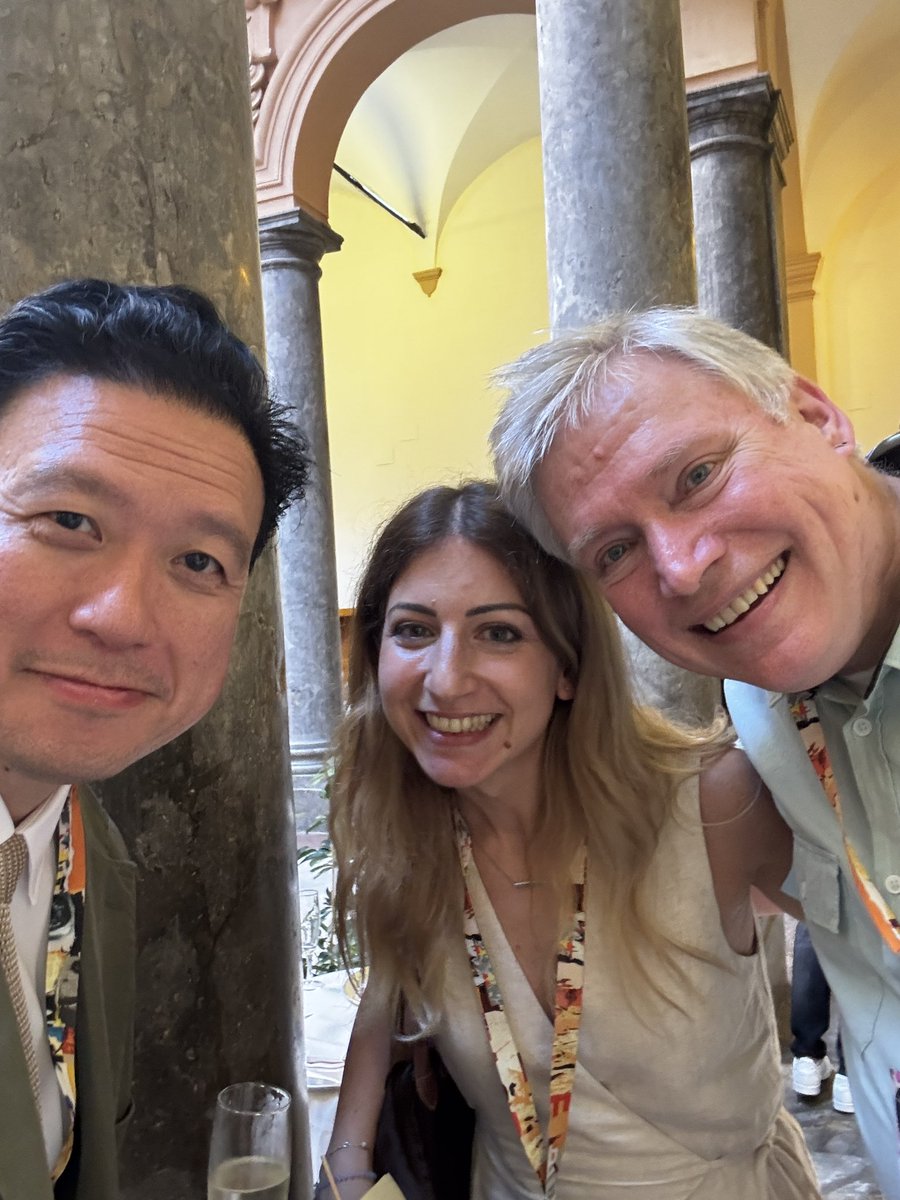 StephenVLiu's tweet photo. #CIOT26 Always a privilege to spend time with lung cancer faculty from around the world @NicolaNormanno @MartinReck2 @Ritalepp @APassaroMD @bensolomon1 @alexdrilon @EnriquetaFelip https://t.co/Z65IVSlEAi