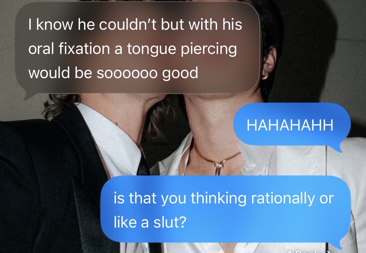 skzblake's tweet photo. Anyone wanna guess which idol we are discussing? https://t.co/4dtAciXPxM