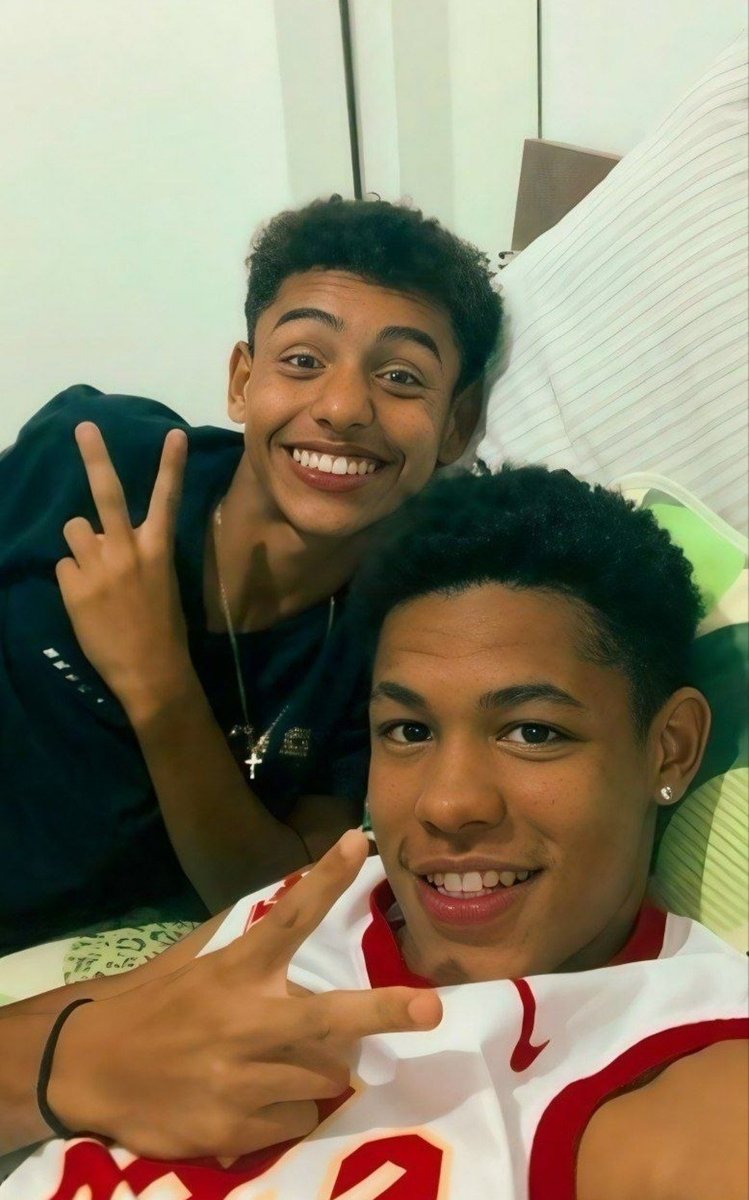 NetOn548398's tweet photo. 🍌Novinhos sozinhos em casa na brotheragem. A mão amiga tava tão gostosa que ele não consegui segurar: Jorrou leite 💦 
#novinhopirocão #novinhos #perv #BROTHERAGEMㅤ #gozando https://t.co/aF3Ke8WcCR