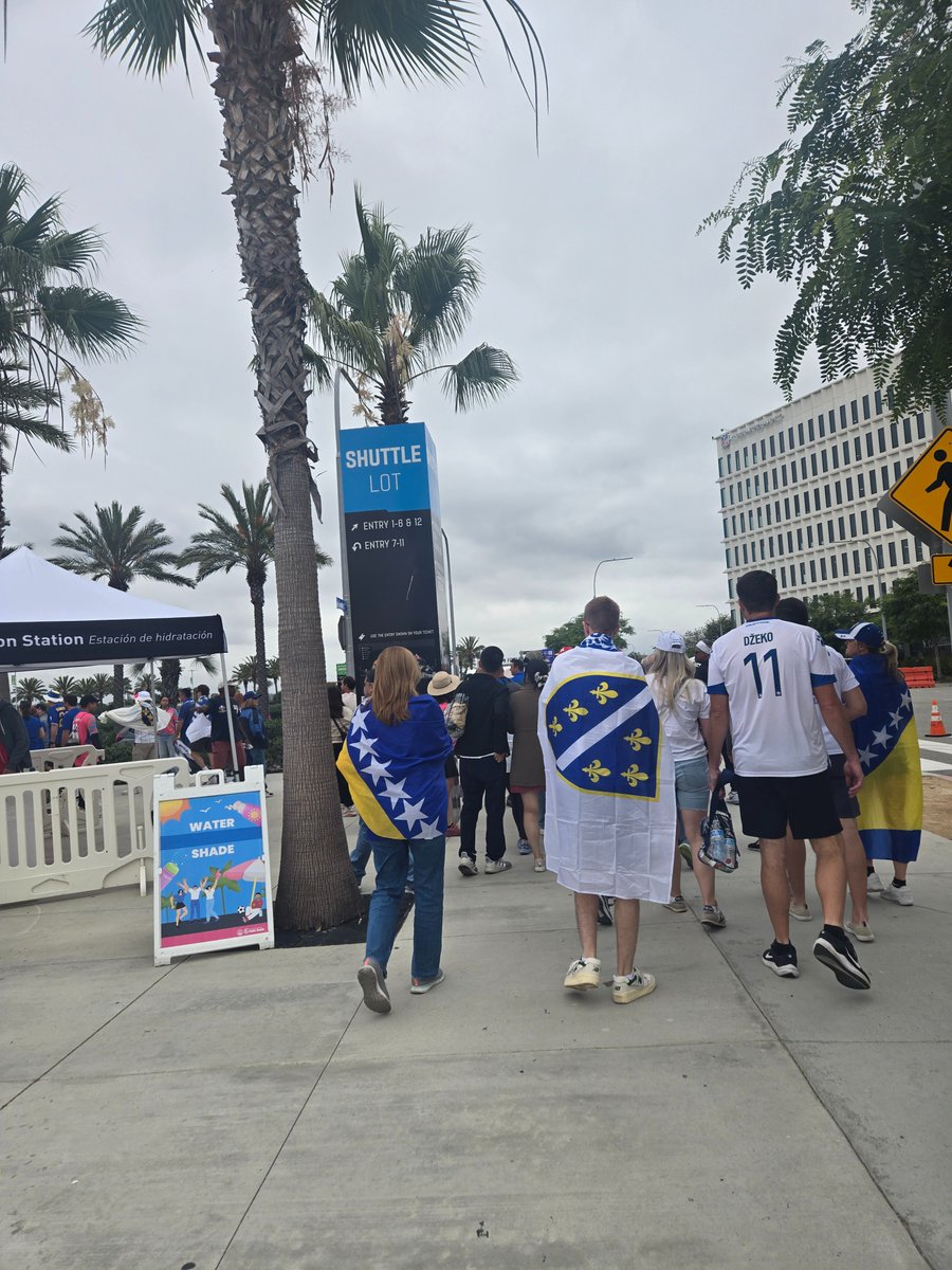 CulverCityBus's tweet photo. ��� SoFi Express Rider Tip! #WorldCup
After the end of the match head to "Lot S" and follow the directional signage to Line S9 Culver City Transit Center to board your return bus. 🚍
#CulverCityBus #LosAngelesStadium #SoFiExpress #LineS9 https://t.co/INxyI9lSWp