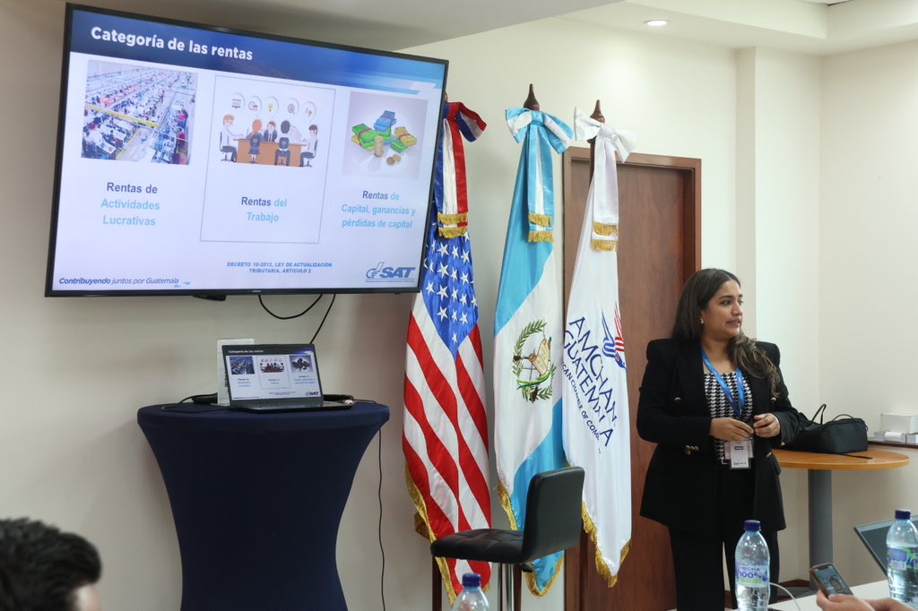 AmChamGT's tweet photo. En nuestra reciente sesión intercomité de Extranjería, Laboral y SySO, tuvimos la oportunidad de contar con la participación de la Superintendencia de Administración Tributaria (SAT), quienes impartieron una capacitación sobre “Obligaciones Tributarias para Extranjeros y Reformas al ISR en Rentas del Trabajo”.

Durante la sesión, nuestros socios conocieron aspectos clave relacionados con las obligaciones tributarias aplicables a trabajadores extranjeros, así como las principales actualizaciones y criterios en materia de ISR, fortaleciendo el conocimiento y cumplimiento de sus organizaciones.

Agradecemos a la SAT por compartir su experiencia y a todos los participantes que se sumaron a este espacio de aprendizaje e intercambio.