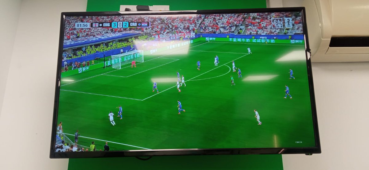 BetisFeria's tweet photo. Vente a la peña a ver el Mundial y de paso, a los mundialistas béticos. Si el partido no te interesa, hay un excelente ambigú y buen ambiente. https://t.co/0kctOR9es4