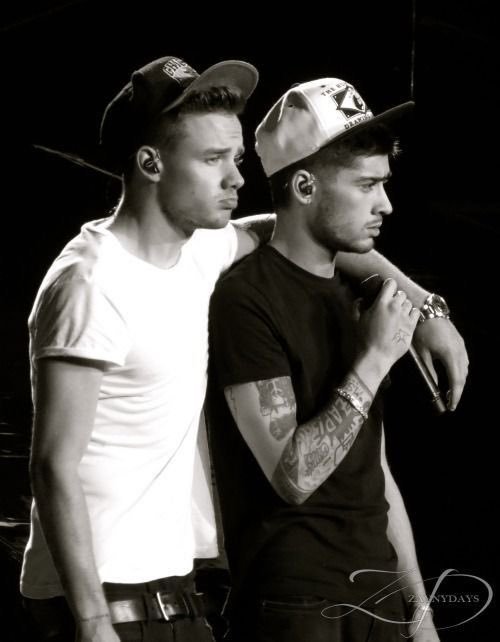 boutlesquad's tweet photo. ANIVERSÁRIO DE UMA DAS MAIORES ZIAMMERS DESSE SQUAD!!! hoje é o dia da nossa diva beazinha @lpz4in !! parabéns amorzinho, te desejamos tudo de bom e que seu dia seja perfeito igual você e ziam. amamos mt você!! 🎂❤️💛 https://t.co/XIboc4jw1y