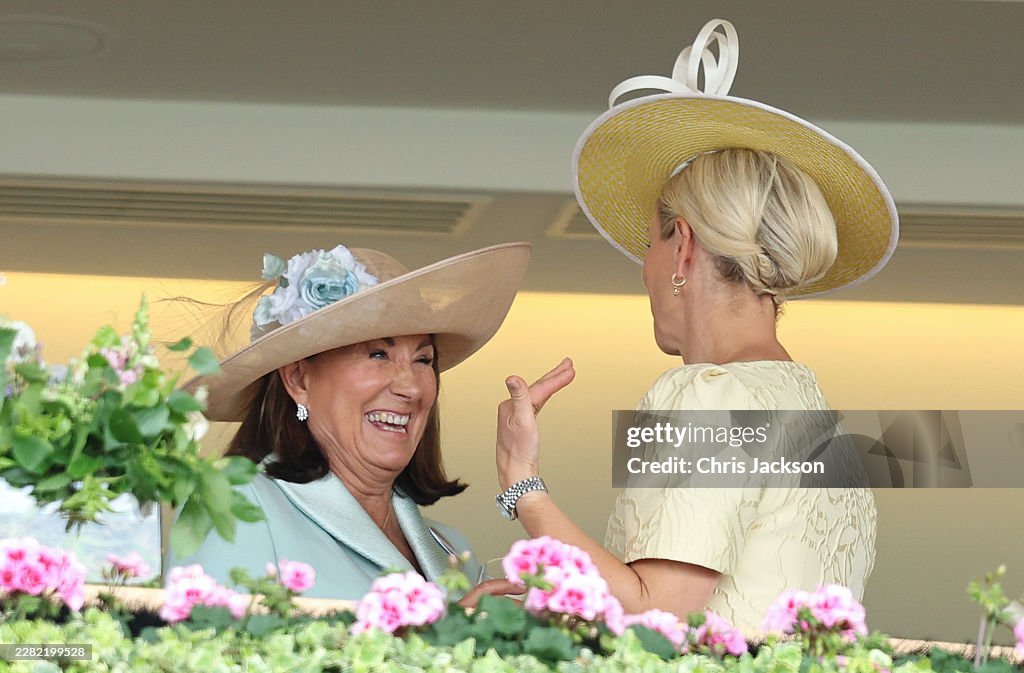 RobinLynnKing2's tweet photo. Day 3 of #RoyalAscot #CaroleMiddleton #ZaraTindall #PrincessAnne #DuchessOfEdinburgh all looking lovely
Is this the 2nd day of #Sophie wearing Black ? #KingCharlesIII #MichaelMiddleton https://t.co/EpBVy4bGrS