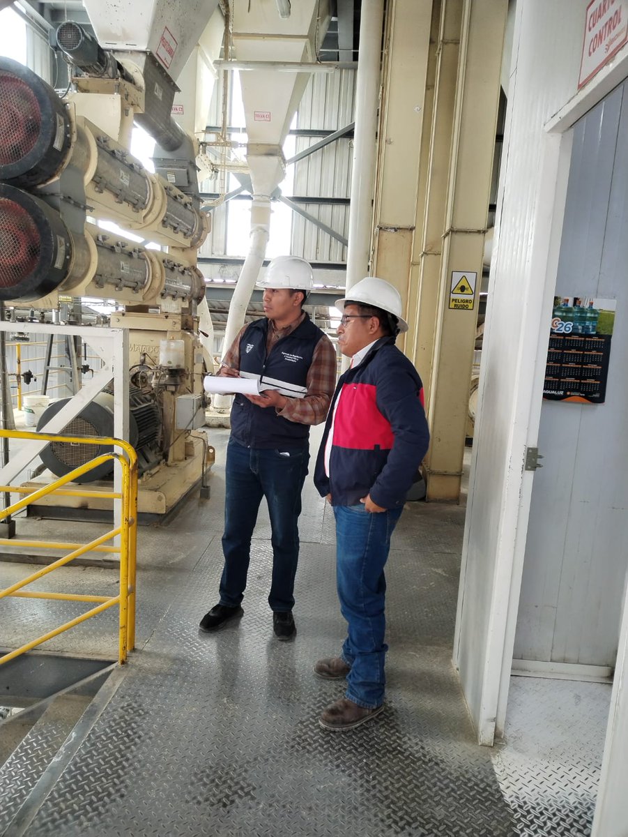 AgrocalidadZ3's tweet photo. #Chimborazo | Verificamos el cumplimiento de la normativa en empresas de productos veterinarios, enmarcados en el programa de Encefalopatia Esponguiforme Bovina, cantón Riobamba, con el fin de precautelar la salud animal. #InsumosdeCalidad https://t.co/zf0o5jyEhj