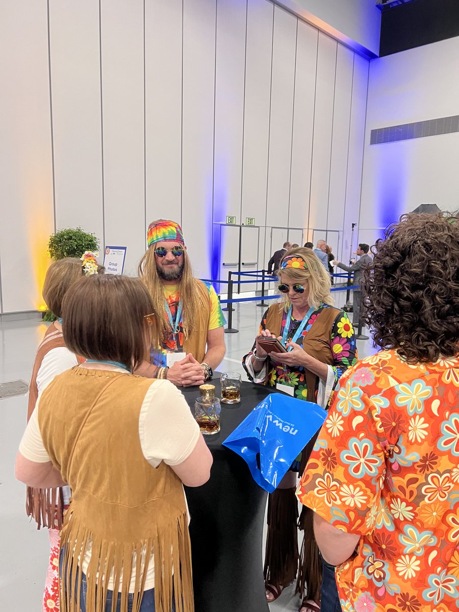 BestPlacesKY's tweet photo. We’re about to kick off the Best Places to Work in Kentucky Awards Dinner!

Guests are networking, mingling, and getting ready for an exciting evening as we prepare to begin the countdown of the Top 100 Companies.

#BestPlacesKY https://t.co/kgPIdOg7k7