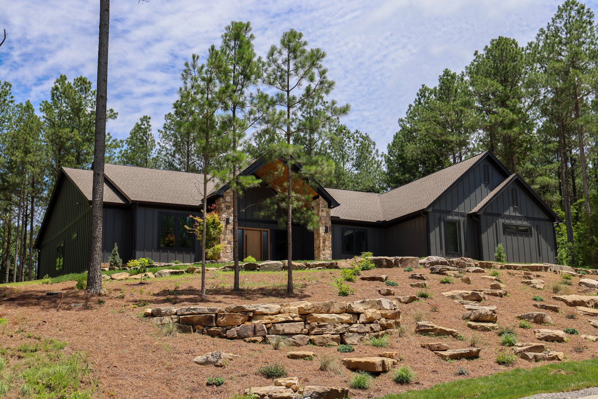 rivergorgeranch's tweet photo. It's so amazing how our homeowners bring Tennessee mountain living into their landscaping! https://t.co/RrCb74xmVa