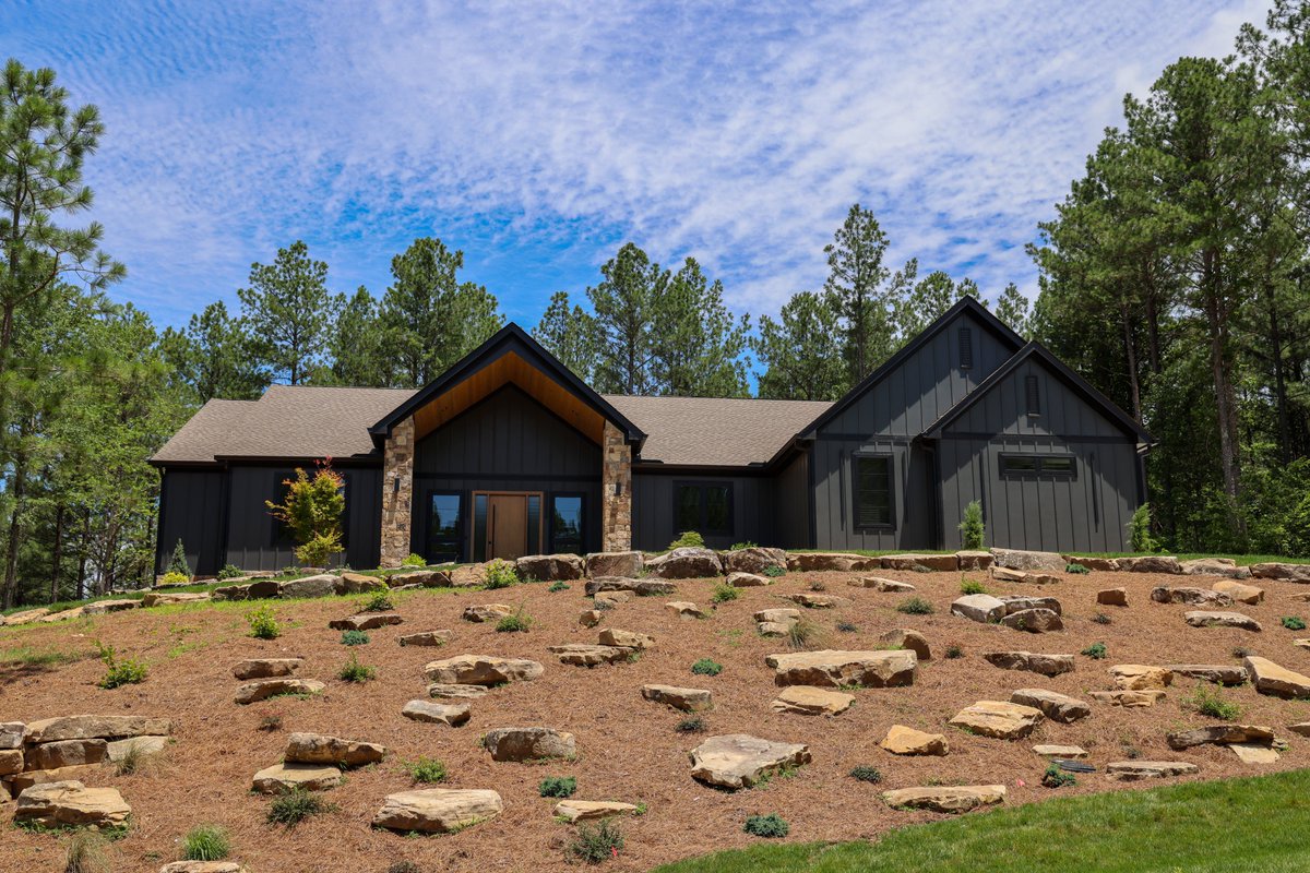 rivergorgeranch's tweet photo. It's so amazing how our homeowners bring Tennessee mountain living into their landscaping! https://t.co/RrCb74xmVa