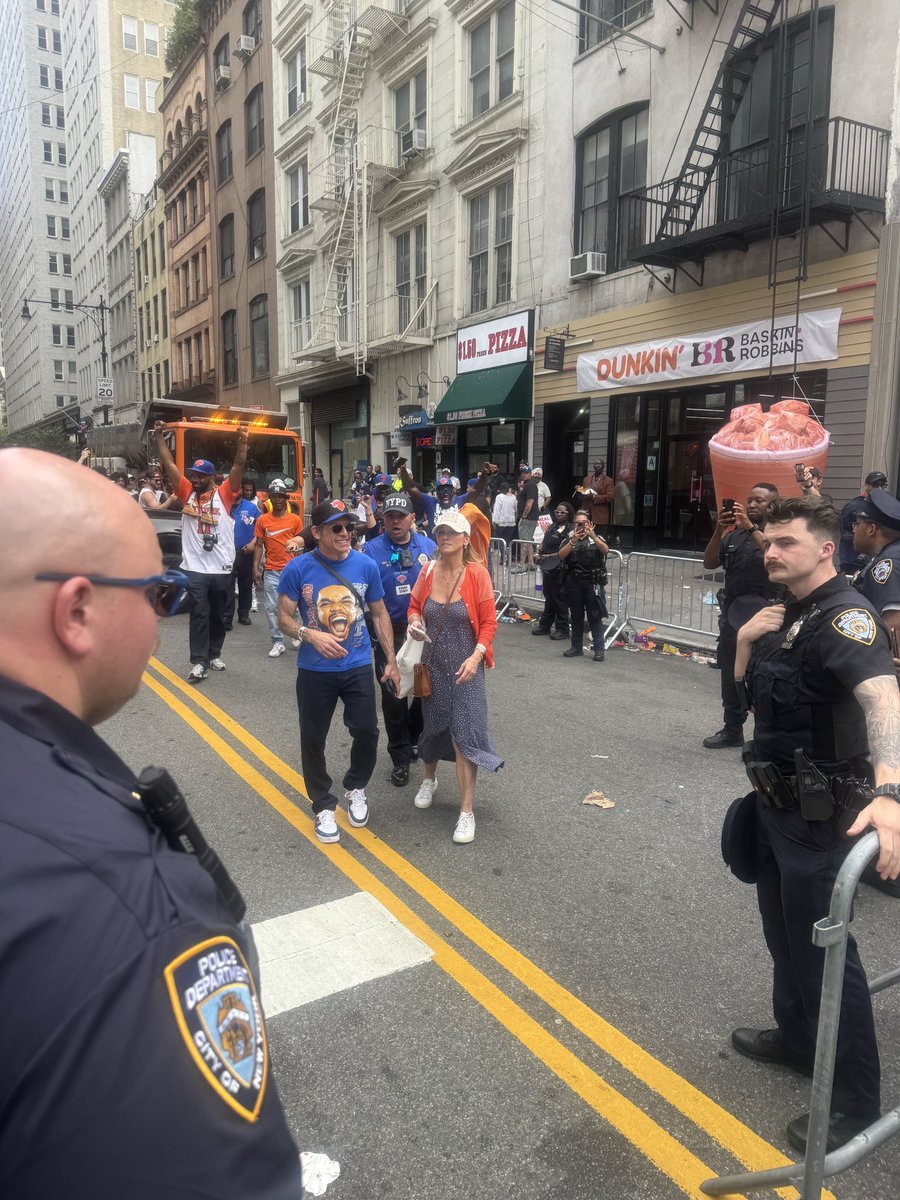 FannyPacksHeat's tweet photo. Ran into Ben Stiler at the parade https://t.co/ywTD6Ll4Yc