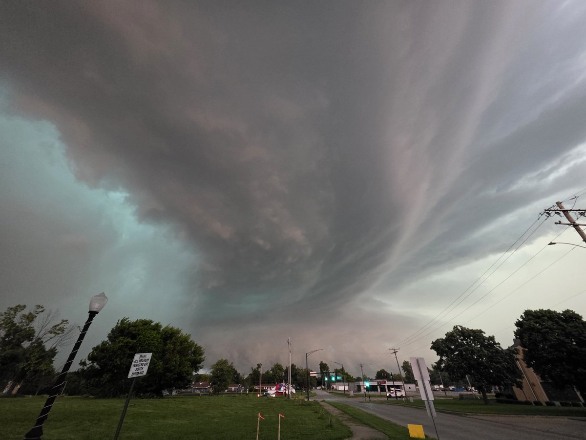 stormchaserzay's tweet photo. Always a good idea to be extra safe when dealing with HP monsters. My main chasing rule is stay out of precip. I saw the tornado and then it quickly went rain-wrapped. Was going to try to keep up with it on the east road through Charleston. I hit a red light though and then (wisely) decided to bail to the south. Still got scraped by the edge of the RFD. Once it passed and I went back north there were several trees down across the road I had just driven south on.