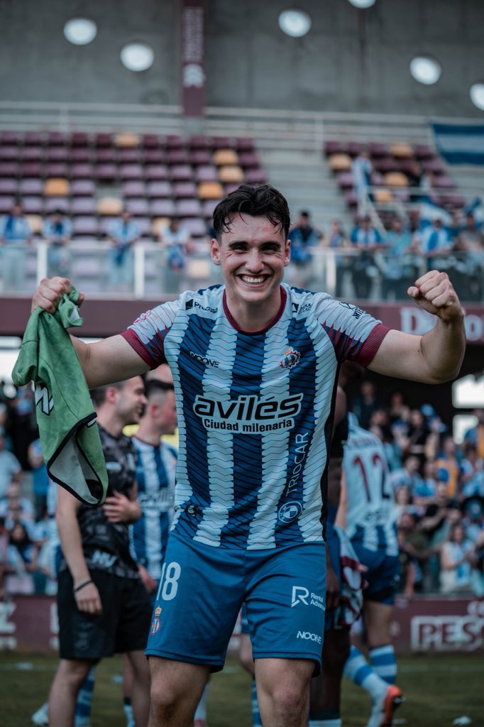 VAMOSRAI_'s tweet photo. 🔵⚪️🔴 VAMOS RAI | MERCADO 🔵⚪️🔴

🚨 Gete deja el Real Avilés Industrial.

El futbolista pone fin a su etapa en el conjunto blanquiazul tras dos temporadas 

📊 DATO: Gete pasará a la historia por anotar el primer gol del Real Avilés Industrial en Primera Federación.

#vamoRAI https://t.co/gILyXMgZT7