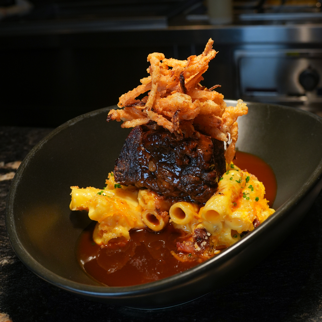 BelterraPark's tweet photo. Comfort food is at its best this weekend at Chef's Table: Enjoy the special, a 10-ounce braised short rib with loaded three-cheese rigatoni, and a red wine demi-glace.
▫️
▫️
▫️
▫️
▫️
Must be 21+. Gambling problem? Call the Ohio Problem Gambling Helpline at 1-800-589-9966 https://t.co/2ndFrm5KOA