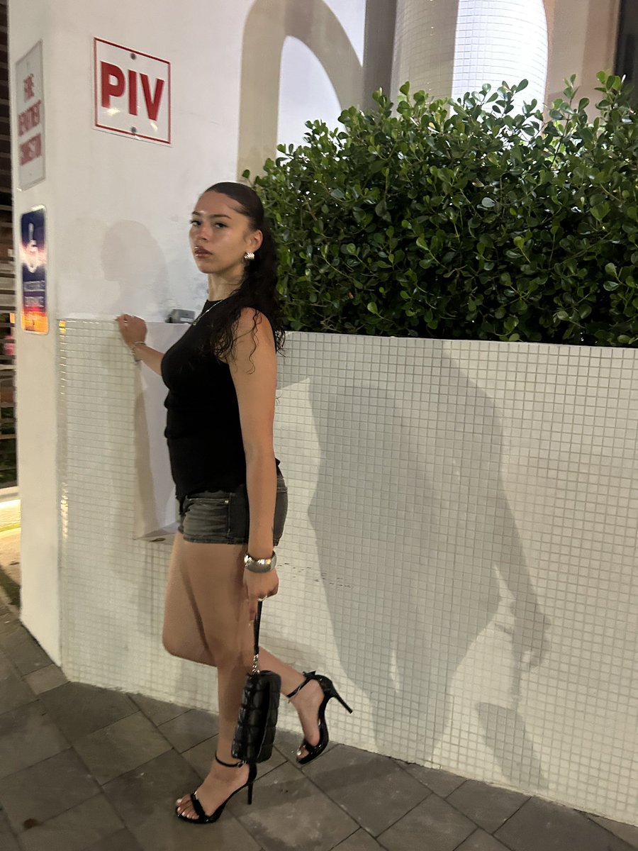 onlysaraiii's tweet photo. what they be saying ? Mia in Mia https://t.co/ZYQugOmm2U