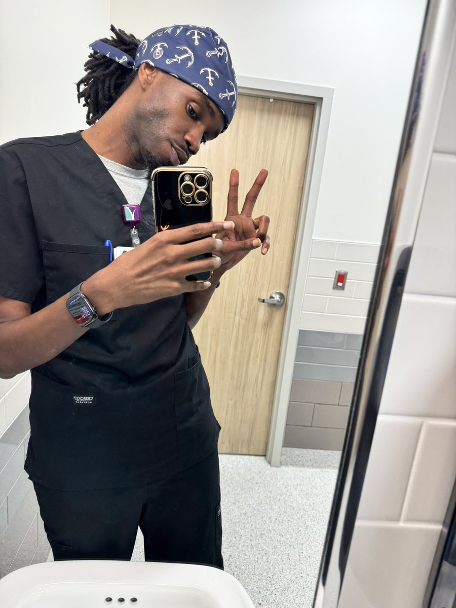 TallGuySmiley's tweet photo. Patience made me love my hair more and more daily 🧘🏾‍♂️💆🏾‍♂️🥰 https://t.co/jv4KNRWElP