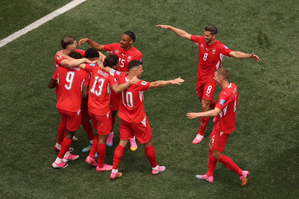 OptaJean's tweet photo. 5 – Ce Suisse-Bosnie-Herzégovine est devenu la première rencontre de l'histoire de la Coupe du Monde sans prolongation à voir cinq buts être inscrits après la 70e minute.

Apothéose. #SUIBIH https://t.co/sgpT9cdqUq