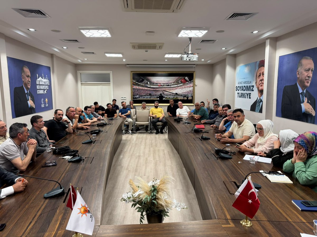 aksariyer's tweet photo. Mahalle Başkanları Toplantımızı, İlçe Başkanımız Halil İbrahim Kurşun başkanlığında gerçekleştirdik.

Mahallelerimizin ihtiyaçlarını, sorunlarını ve vatandaşlarımızdan gelen talepleri mahalle başkanlarımızdan dinleyerek kapsamlı istişarelerde bulunduk. Üye çalışmalarımızın mevcut durumunu değerlendirip önümüzdeki dönem faaliyetlerimizin planlamasını yaptık.

Sarıyer’imiz için durmadan, yorulmadan çalışmaya devam ediyor; teşkilatımızın tüm kademeleriyle birlik ve beraberlik içerisinde omuz omuza yürüyüşümüzü sürdürüyoruz. 🇹🇷🤝
#SevdamızSarıyer