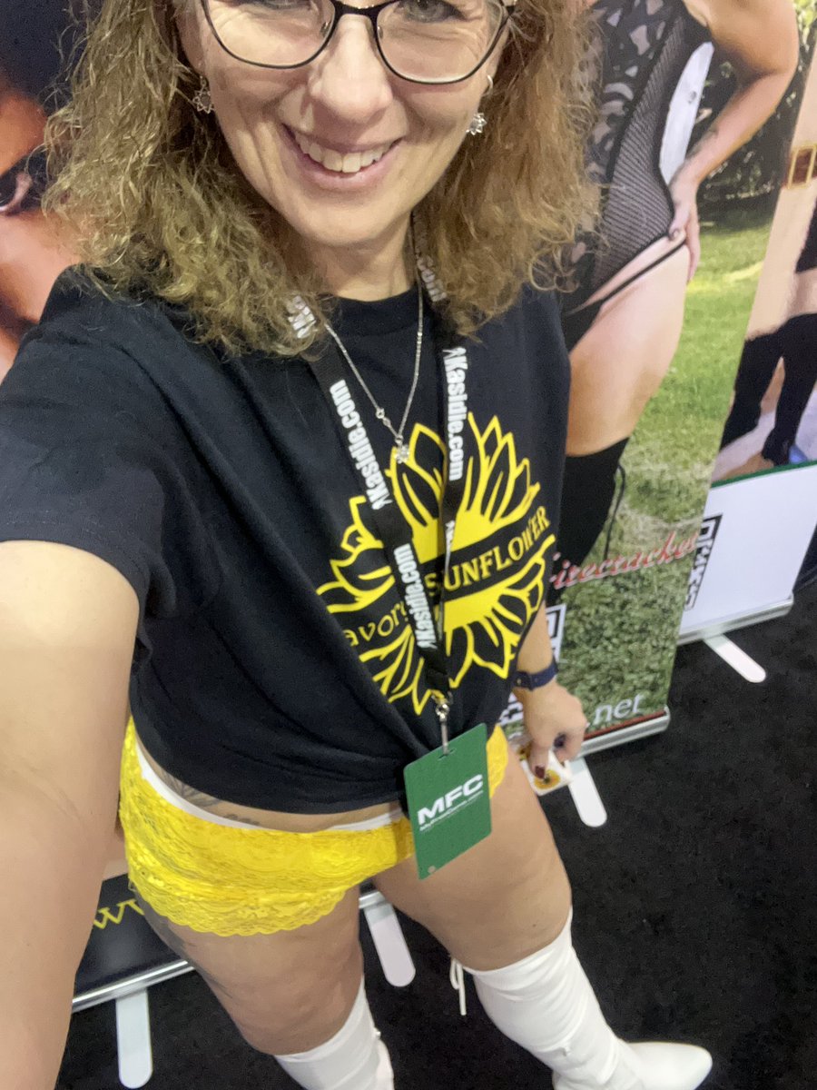 Savorysunflower ExxxoticaMinneapolis Booth 617 tweet media