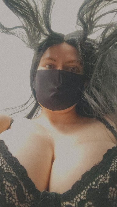 Lilith（ ͜.人 ͜.） - "Tá tudo bem?" https://t.co/VZlyee4g1B