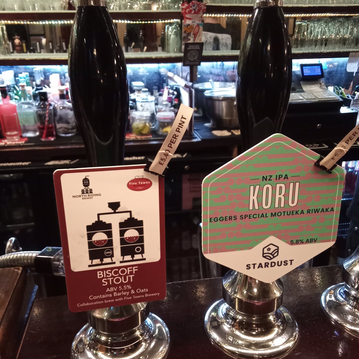 JoeSeward1's tweet photo. A Few Sociable Cold Pints for the road after a long hot third day at @RoyalAscot at the iconic @NagsHeadReading
#NagsHead
#Pints
#RoyalAscot https://t.co/dgwDbIQ5cg