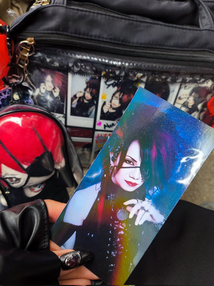 gl_aleex's tweet photo. Apoyar a tu artista favorito a veces es complicado por la distancia, así que uno debe demostrarlo cuando visiten tu pais.
距離のせいで、お気に入りのアーティストを応援するのは難しいこともあるので、そのアーティストが自分の国を訪れた際には、できる限り応援を示すべきです🇲🇽💐✨ https://t.co/NqIZv9ewKE