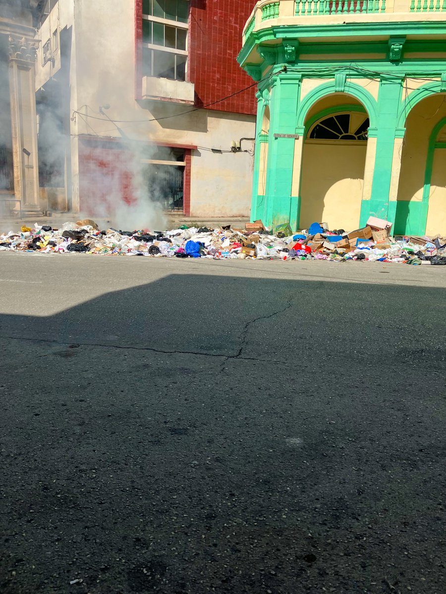 ColdHavana's tweet photo. Ya estamos en pie de guerra 😬#Habana #CubaEsUnEstadoFallido https://t.co/SsCtLRHF93