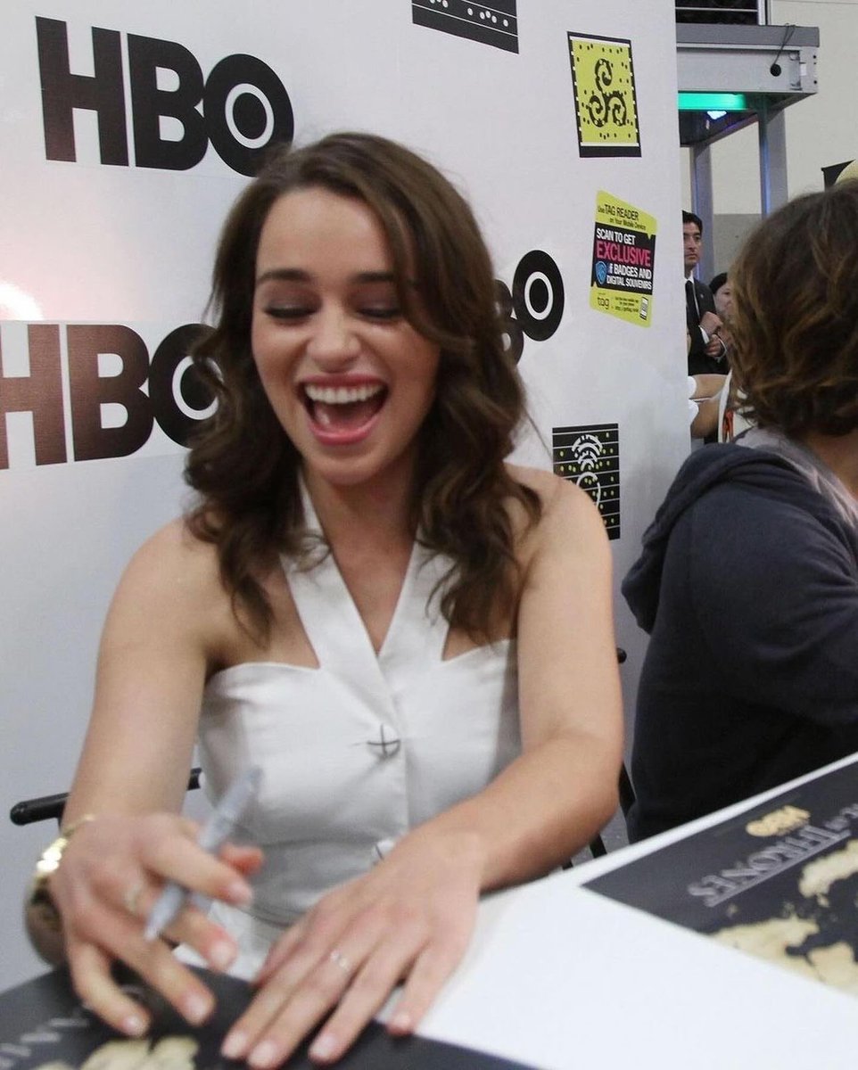 JonnyLeTran5's tweet photo. Blessing your timeline with Emilia Clarke 😍 #EmiliaClarke #GameOfThrones #LastChristmas #MeBeforeYou #TerminatorGenisys #SecretInvasion #SoloAStarWarsStory #ThePodGeneration #AboveSuspicion #VoicefromtheStone #SpikeIsland #MurderManual #TriassicAttack #beautiful https://t.co/JdJ0QsvQzs