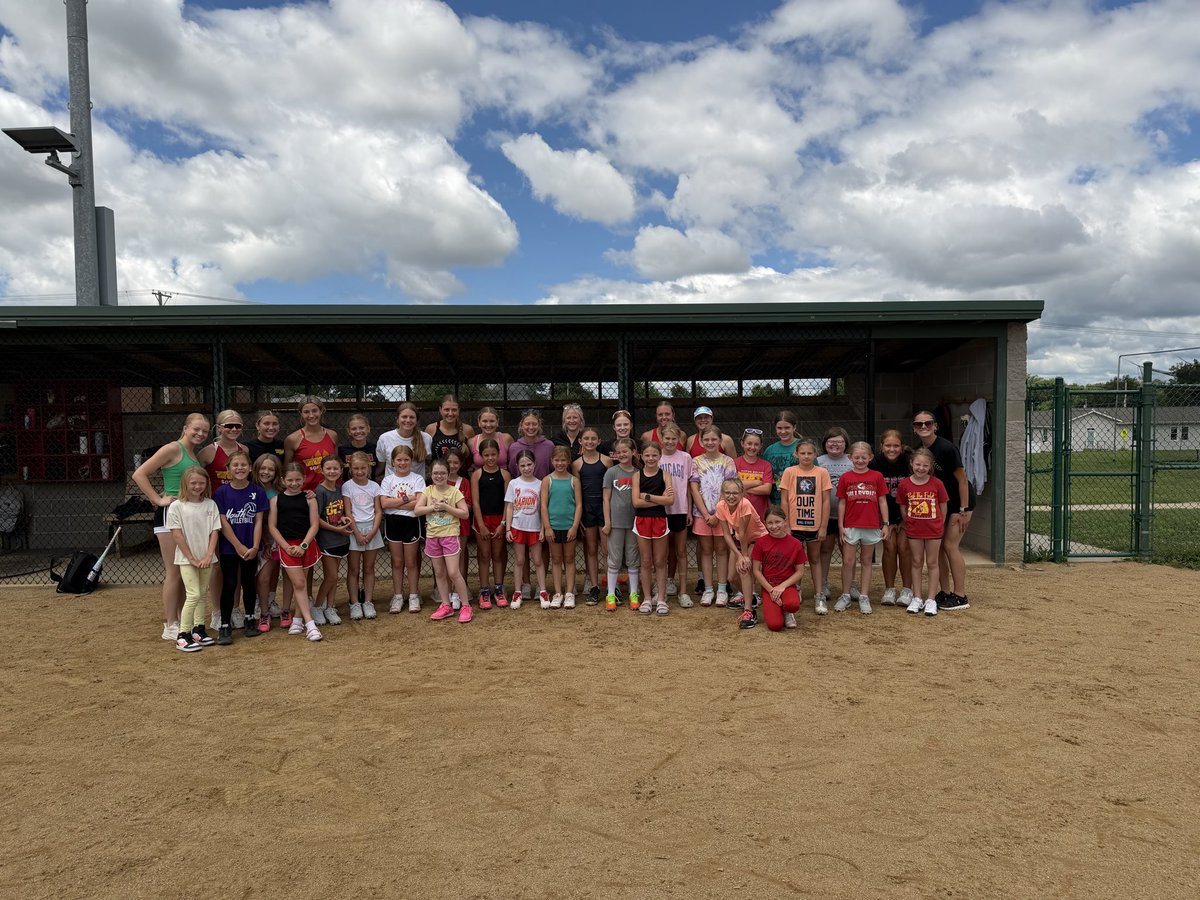 MHSSoftball5's tweet photo. Marion Youth Softball Camp. Had a good turn out today for our 2nd annual summer camp. https://t.co/HPregVENKc