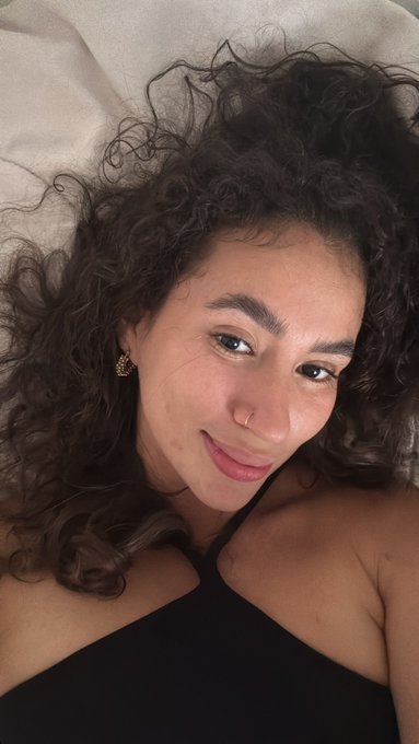 D A N I L I S B O A🍃 - 2 pic. Estoy indecisa. Me pongo ácido hialurónico?🧚🏽‍♀️ M gusta, peero a la hora de absorverse, mitad de labio absorve más rápido que la otra mitad y la verdad se nota y no me gusta como se ve cuando hablo o sonrrio, por eso dejé de hacerlo. Que opinan uds? La 1 Foto Con y la segunda Sin🦋 https://t.co/nf2MtELpLx