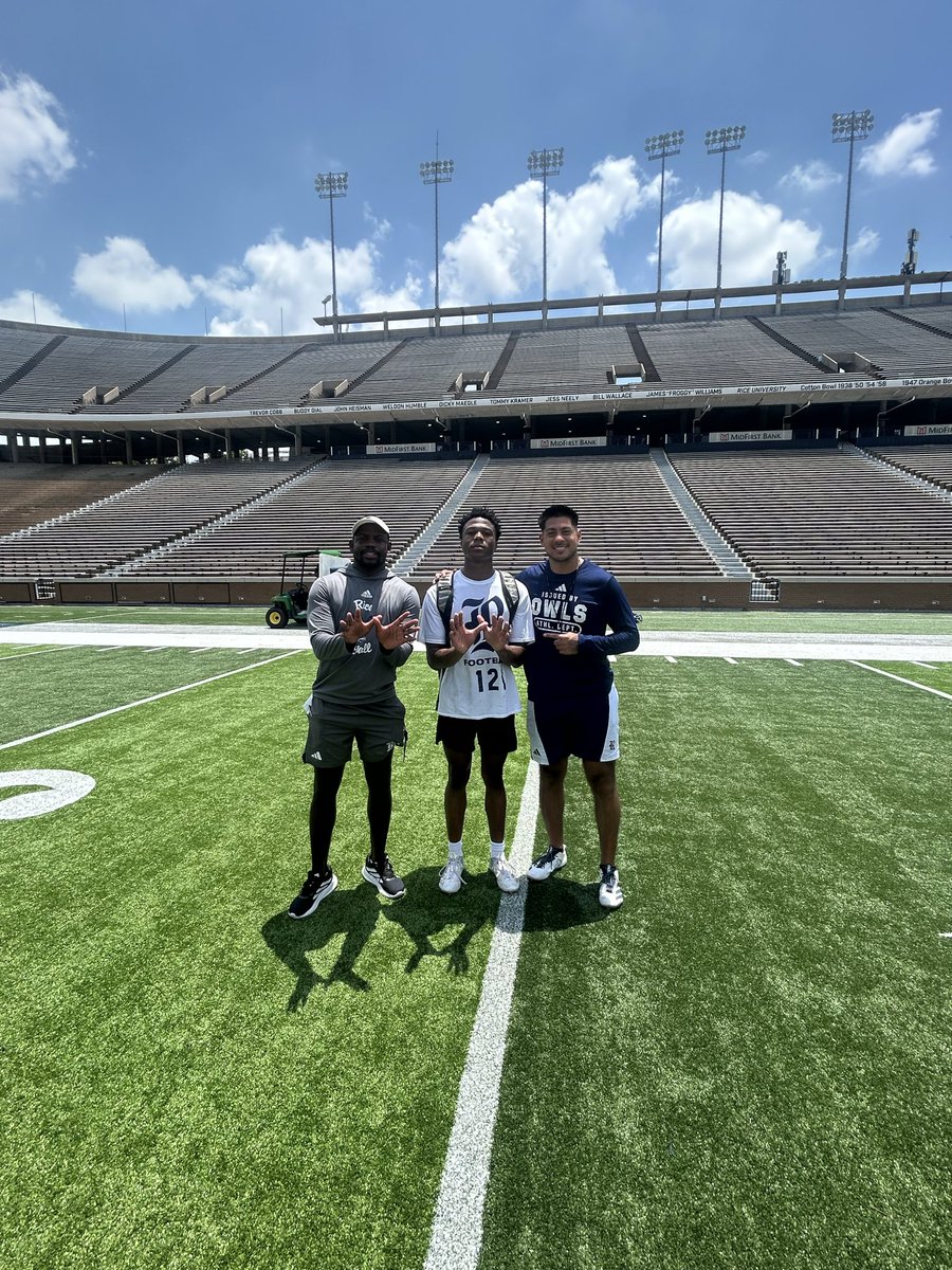 deangelosyno2's tweet photo. Had a great time at the Rice University Football camp getting better and learning from @CoachTevv forward to staying in touch! Go owls @RiceFootball @FootballRattler @CoachJPenaRGV @dan_infante08 @utrgvditv #recuitthergv https://t.co/tCZJBL9zIY