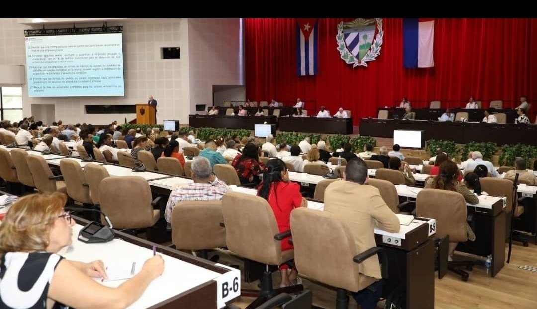 DefendiendoCuba's tweet photo. El país necesita generar riquezas para mantener las conquistas de la Revolución; ese es el objetivo de las transformaciones económicas y sociales que analiza la ANPP.

#NuestraRespuestaEsLaUnidad
#DefendiendoCuba🇨🇺💪❤️ https://t.co/snPxbkI16s