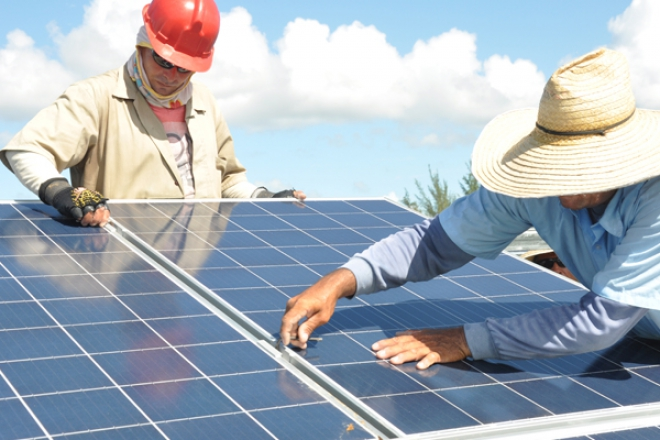 elinform4tico's tweet photo. ¡Aprovecha el sol! 🌞 Ahora la Empresa Eléctrica #LasTunas pagará mejor por tu energía sobrante.
Es fácil: pon tu solicitud en https://t.co/DNuhdu1i5c, en 10 días te visitan, te instalan el medidor bidireccional y ¡a cobrar!💵
#EnergíaLimpia #CubaSolar
🔗https://t.co/KrphmGGsqH https://t.co/N3WWRw8qvV
