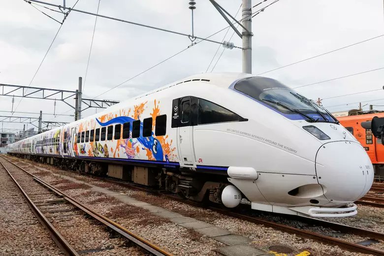 SwitchySh4rky's tweet photo. I find it hilarious that splatoon has been advertised on boats, buses, trollies, AND trains https://t.co/BPRr1Luz8J