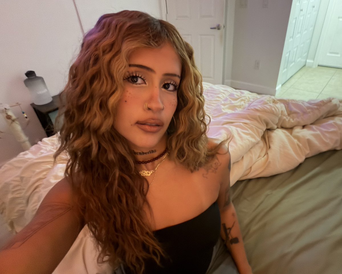 Shanyylll's tweet photo. @ whoever hating on moles ya momma a hoe https://t.co/YNegTl5f8f