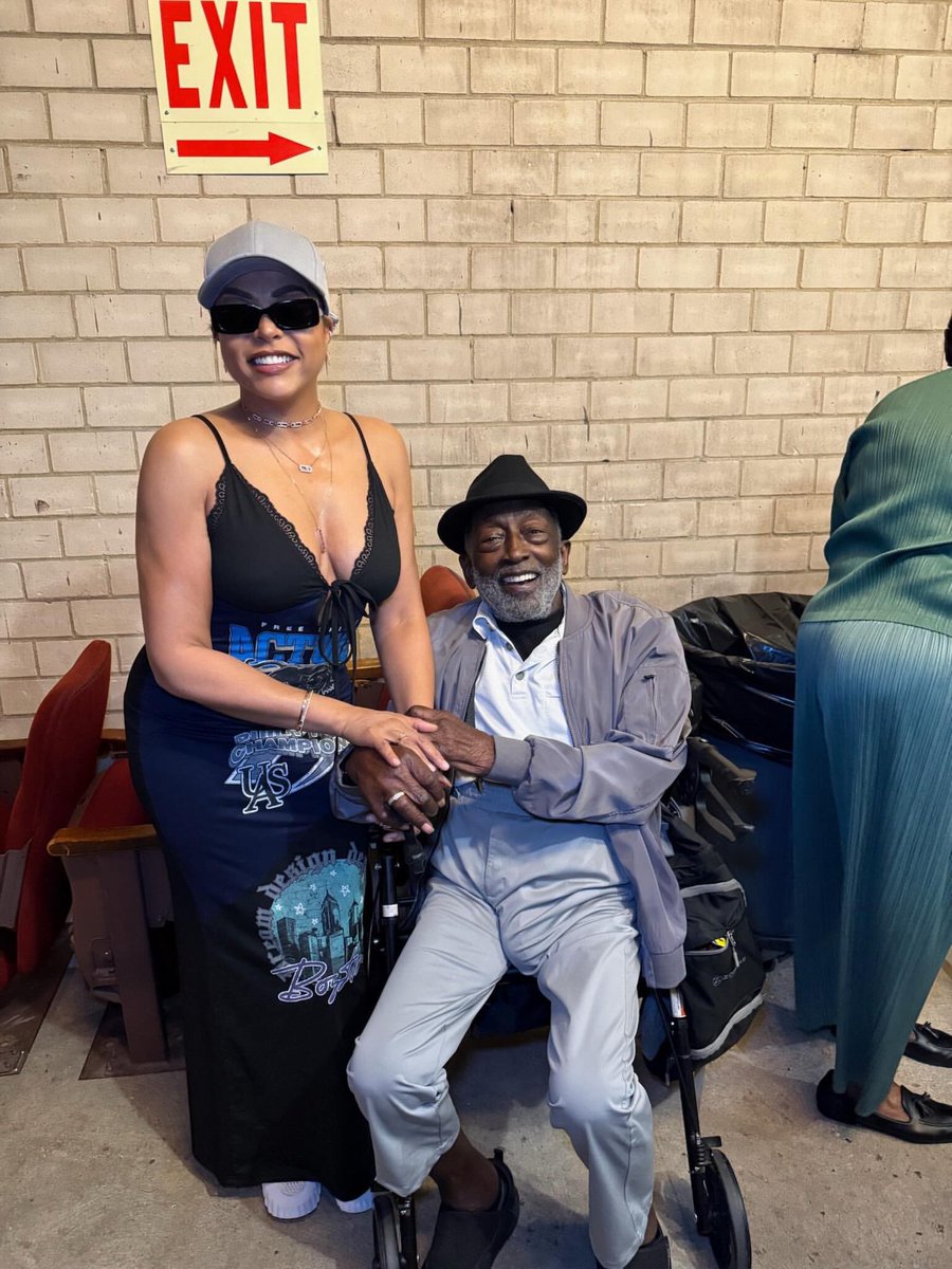 BlockTopickz's tweet photo. Garrett Morris reacts to his photo with Taraji P. Henson going viral https://t.co/cAG6GXQjp5