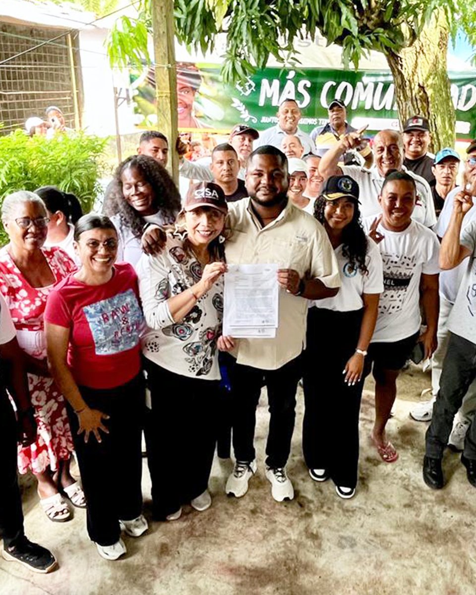 CISA_CENTRAL's tweet photo. ¡Más de 40 familias en Turbo celebran la dignidad!
Entregamos en cesión gratuita un predio de más de 10.000 m² a la Alcaldía de Turbo para beneficiar a madres cabeza de hogar y víctimas del conflicto armado.
Más bienestar, más derechos y más oportunidades para la gente. https://t.co/CAGm76w6tj