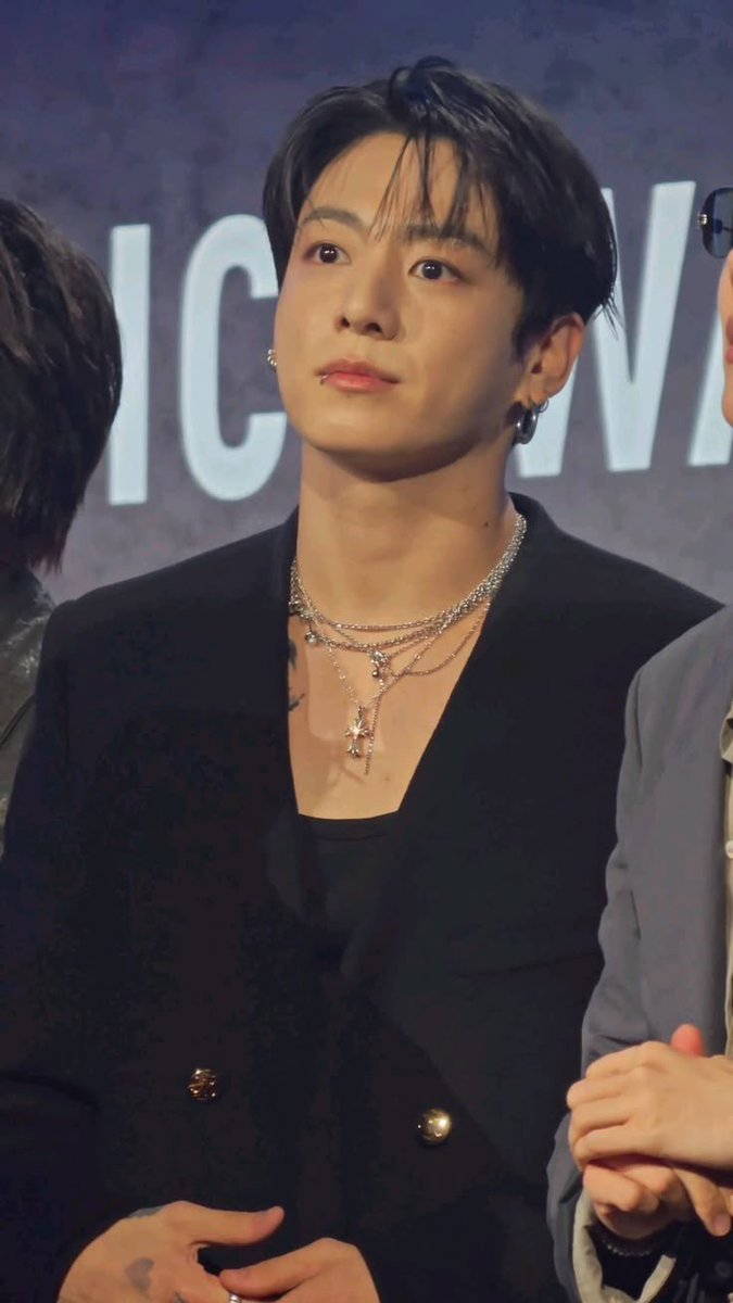 Ash_jui's tweet photo. A #taekookau where Professor Jeongguk  has the biggest crush on his student Taehyung. But every time he opens his mouth,his words come out harsher than intended,laced with sharpness and frustration.The more he tries to hide his feelings,the colder he seems and Taehyung https://t.co/q0ZzJpRiyy