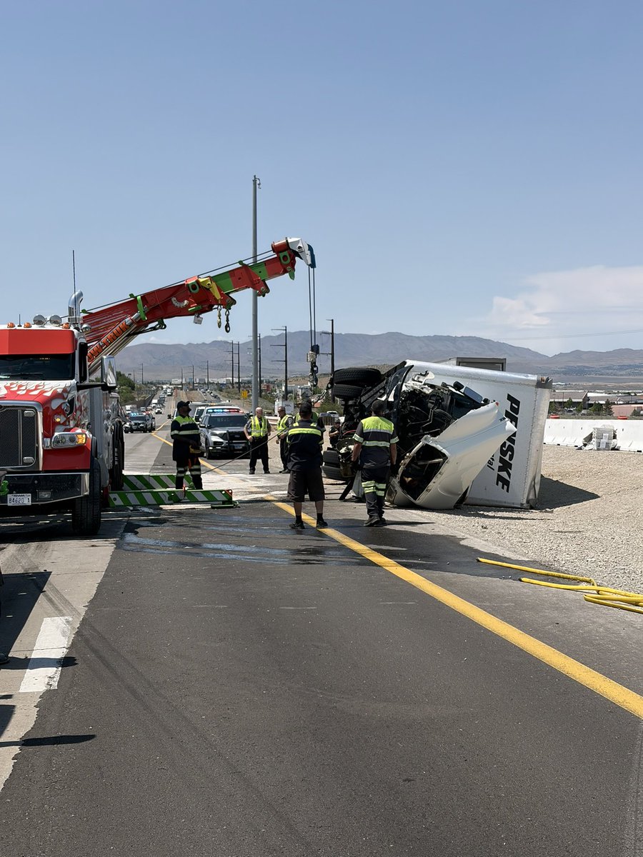 RenoFirefighter's tweet photo. If you were wondering why there’s an extra delay on 395 Northbound near the Panther Valley on ramp. https://t.co/NRKGc9qKPu