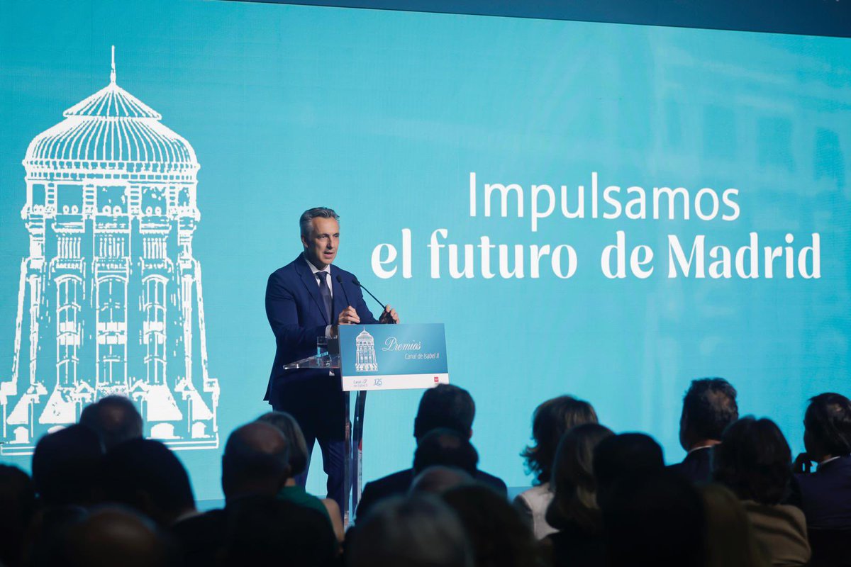 CarlosNovilloPi's tweet photo. “La ejecución de las obras necesarias para abastecer a Madrid de aguas saludables por medio de un canal (...) que se denominará Canal de Isabel II".

Tal día como hoy, hace 175 años, se constituyó la empresa pública y, por tanto, el nacimiento de la misma mediante la firma y aprobación del Real Decreto por parte del ministro Bravo Murillo.

Hoy lo hemos celebrado otorgando los primeros Premios Canal de Isabel II desde la Real Casa de Correos a profesionales, instituciones y municipios por su contribución al desarrollo y a la modernización de la gestión del agua urbana.

Enhorabuena a todos y a seguir impulsando el futuro de Madrid.