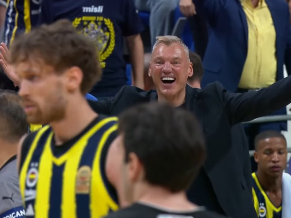 _Bilimsever_'s tweet photo. @BJK_Basketbol Siz böyle abidik gubidik şeylerle övünün. Biz kupa kaldıralım. Yarın son 3 senedeki 8. kupamızı kaldıracağız. 💪💪💪👊👊👊 https://t.co/RB6wUFSbPX