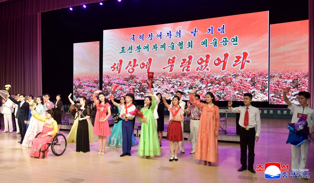 kimileyegenleri's tweet photo. Engelliler Günü KDHC'de çeşitli sanat etkinlikleri ile kutlandı. 
Day of Persons with Disabilities was celebrated in the DPRK with various artistic events. https://t.co/lgzWTgcbK2