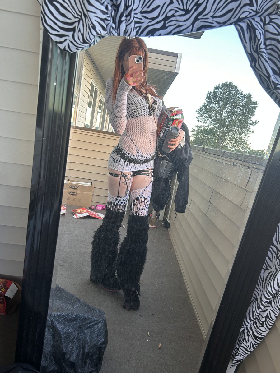 heathergraceee's tweet photo. Wanna see what's underneath? https://t.co/BstWUxgLe8