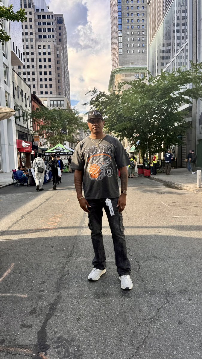 Nettorious's tweet photo. You don’t EVER have to worry about where my loyalty lies 🖤🤍 #DownTownBk https://t.co/BqYi5KIWtM